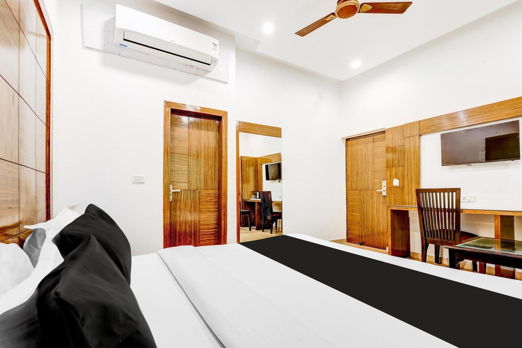Super Townhouse Arakashan Road Paharganj Formerly Mohan International New Delhi Buitenkant foto