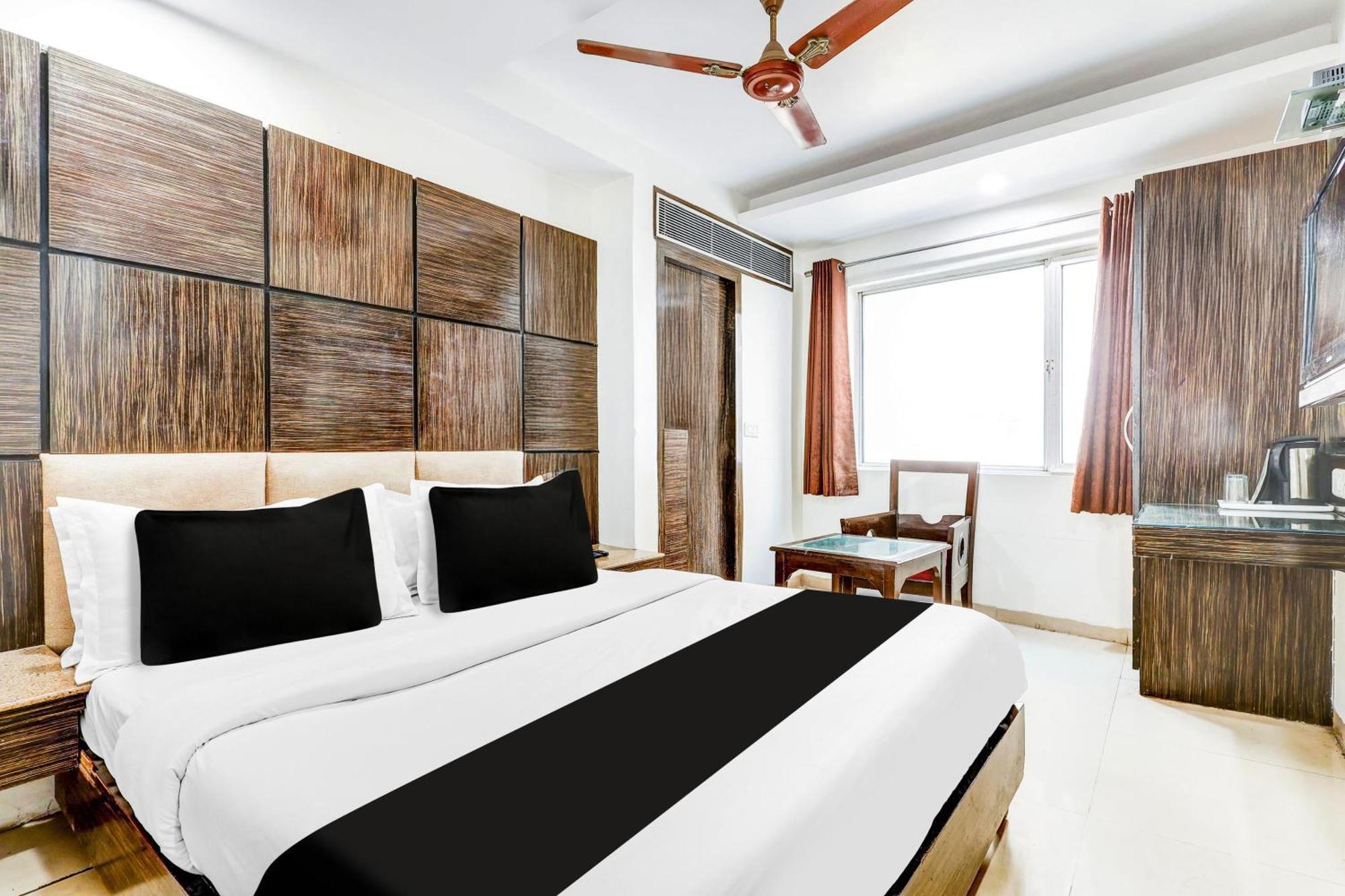 Super Townhouse Arakashan Road Paharganj Formerly Mohan International New Delhi Buitenkant foto