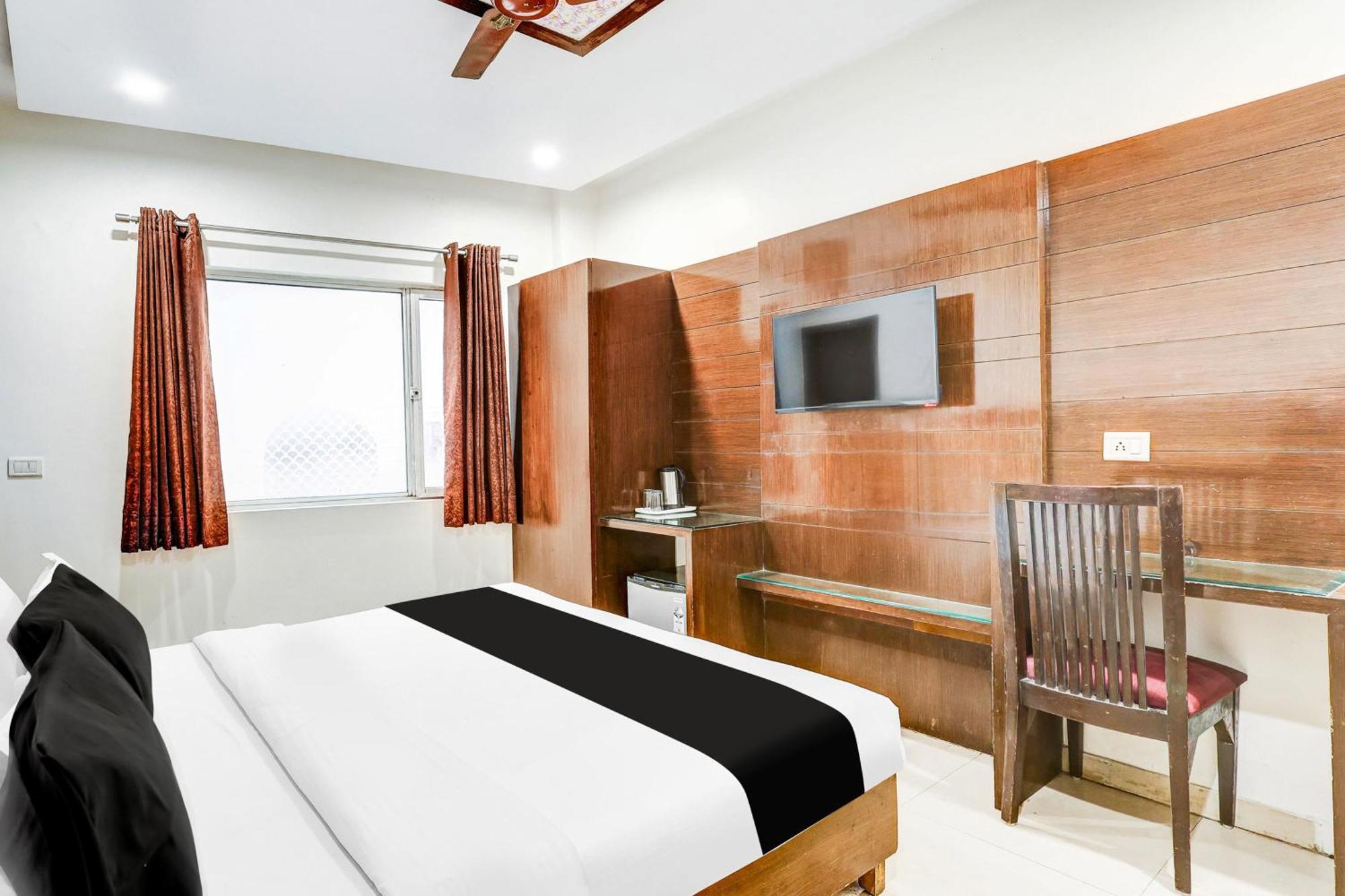 Super Townhouse Arakashan Road Paharganj Formerly Mohan International New Delhi Buitenkant foto