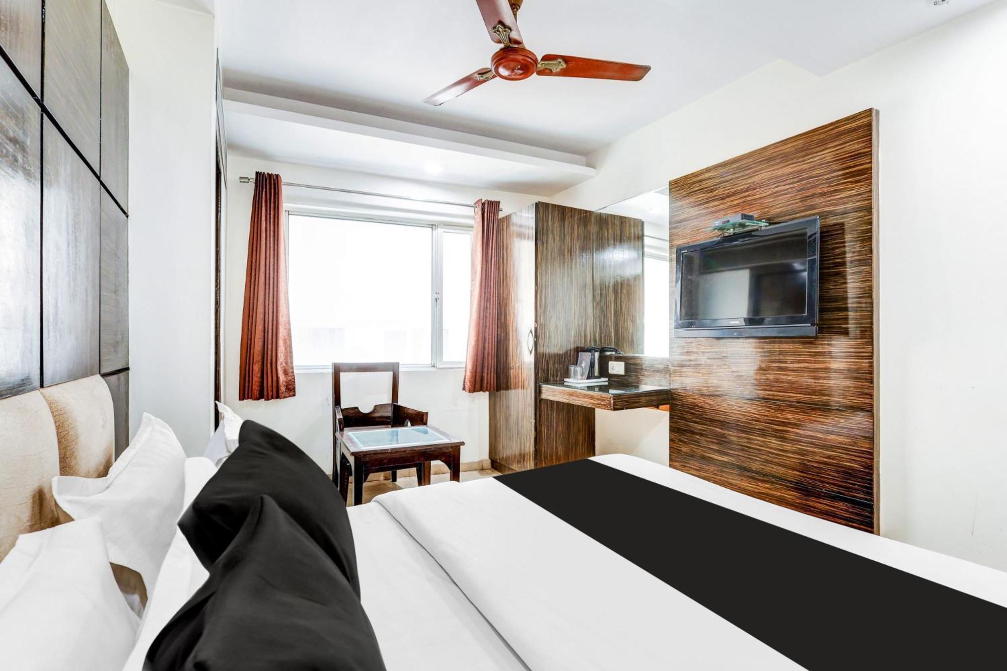 Super Townhouse Arakashan Road Paharganj Formerly Mohan International New Delhi Buitenkant foto