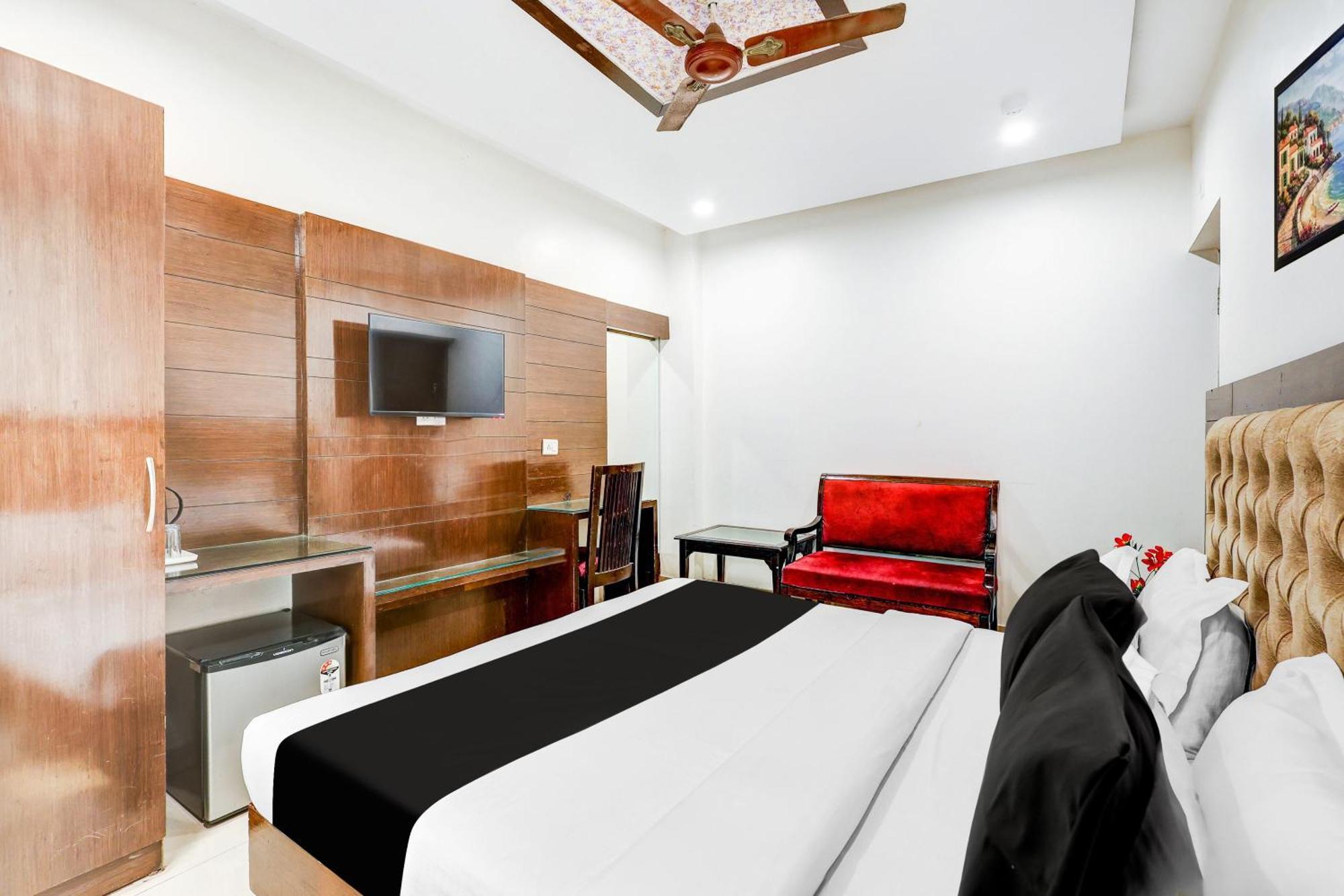 Super Townhouse Arakashan Road Paharganj Formerly Mohan International New Delhi Buitenkant foto