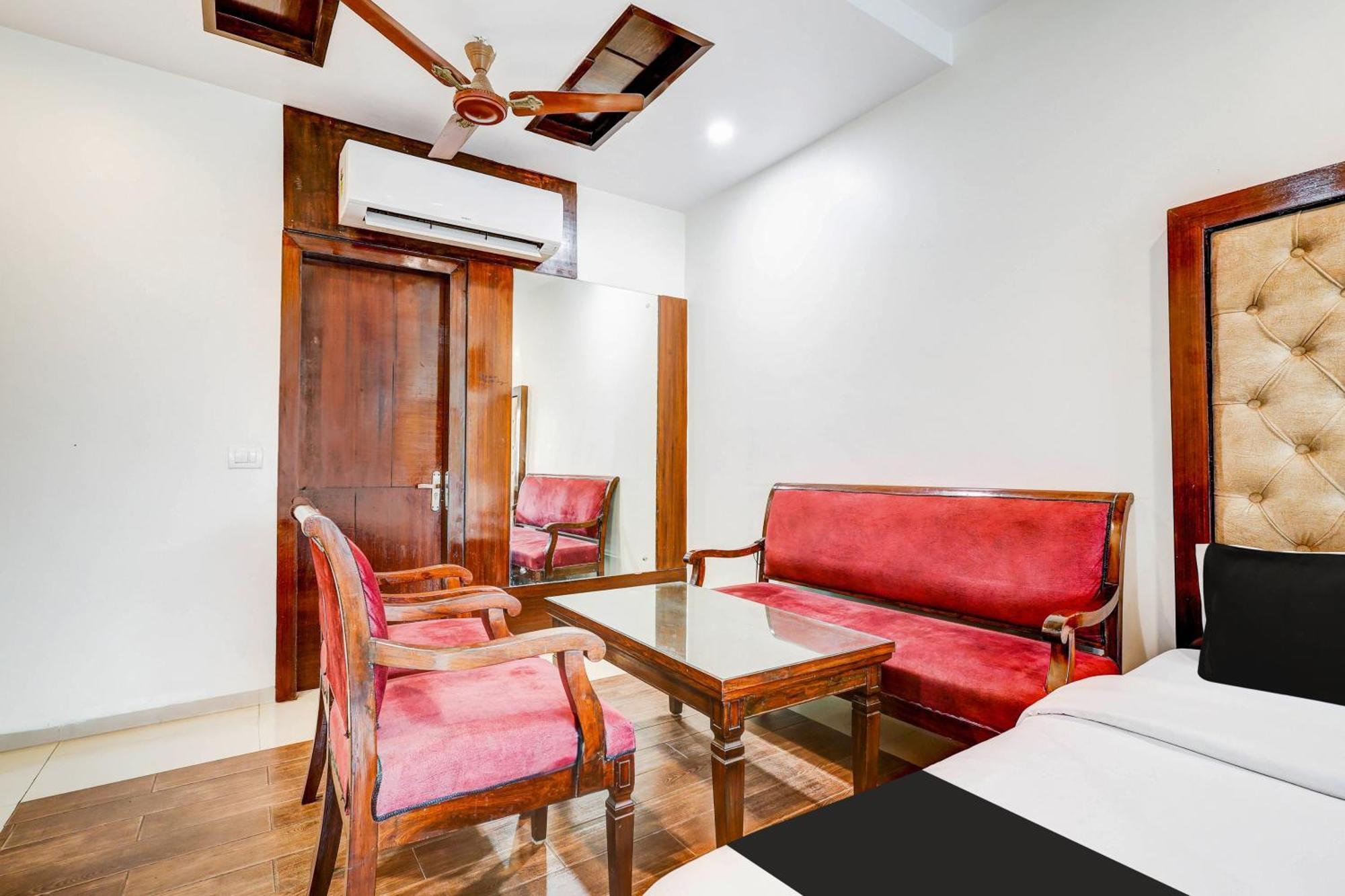 Super Townhouse Arakashan Road Paharganj Formerly Mohan International New Delhi Buitenkant foto