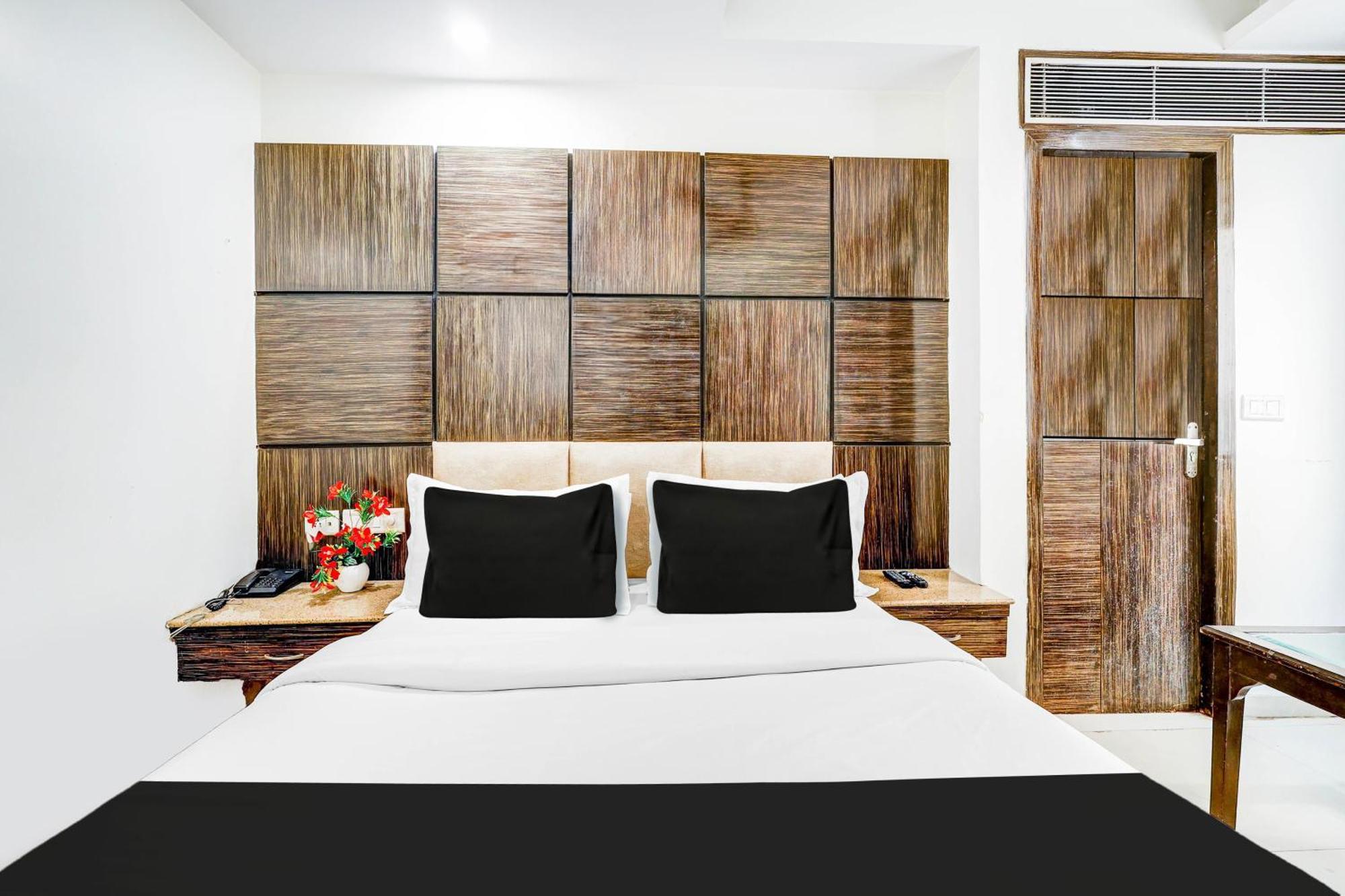 Super Townhouse Arakashan Road Paharganj Formerly Mohan International New Delhi Buitenkant foto