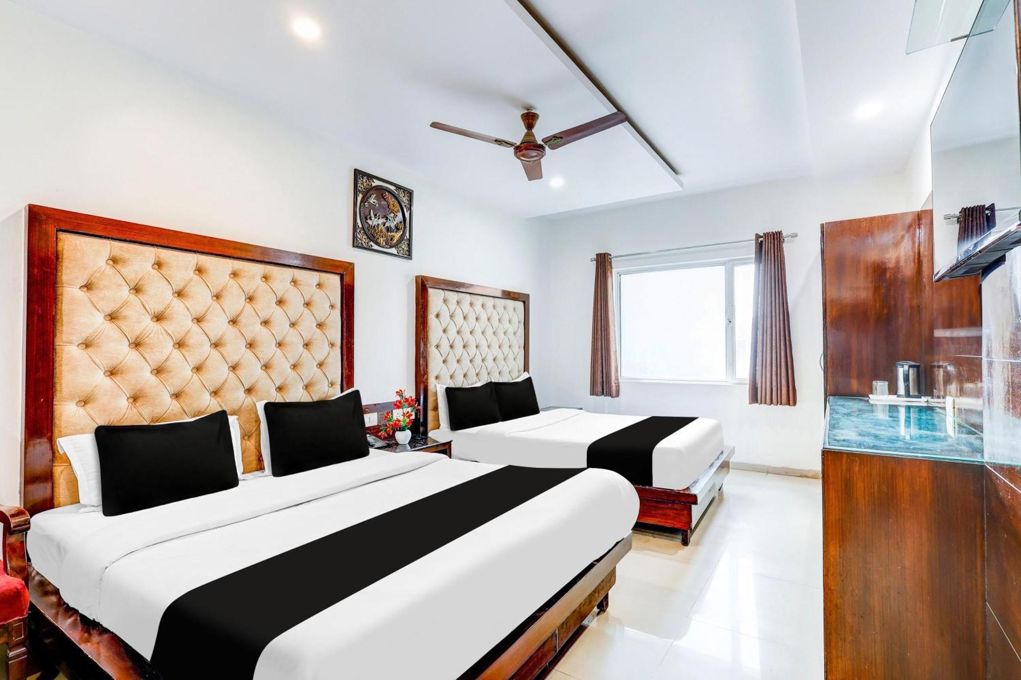 Super Townhouse Arakashan Road Paharganj Formerly Mohan International New Delhi Buitenkant foto